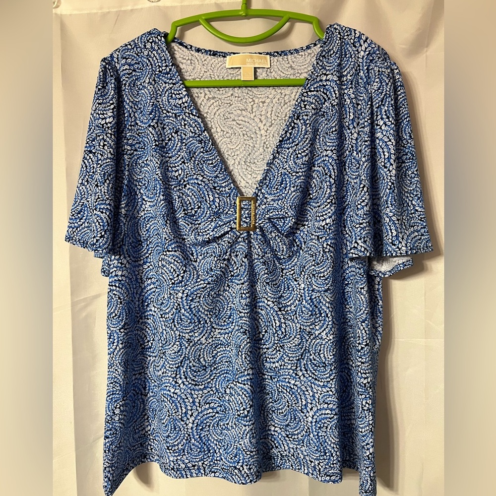 Michael Kors Blue Swirl Pattern V Neck Blouse With Gold Buckle accent. NWOT.  XL